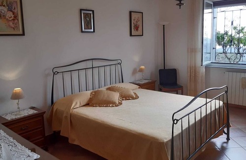 Artallo Apartment | Large apartment in detached villa, garden, sea view, parking, WiFi