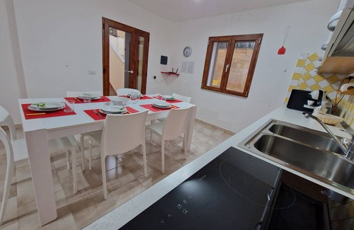 San Teodoro City Centre Apartment | Large apartment in the center of San Teodoro, with garden and patio