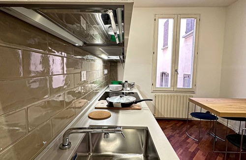 Historic Center Apartment | Large apartment in the main street of Bologna near the main square