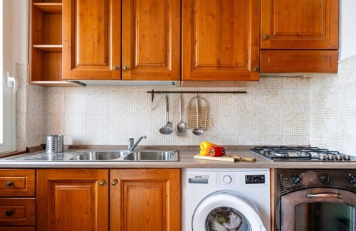 Livorno Apartment | Large apartment of 80 sqm located on the fifth floor of a building with lift (10 steps to access), can accommodate up to 4 people.The accommodation is located in an area served by all the main services: bars, restaurants, supermarkets and pharmacy, publi