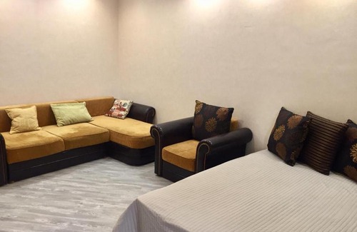 Leninskiy Apartment | Large Apartment on Startovaya 1