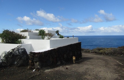 Frontera Apartment | LARGE APARTMENT ON THE COAST WITH STUNNING VIEWS