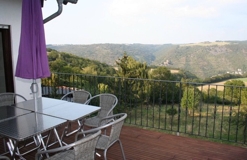 Mainz-Bingen Apartment | Large apartment with dream view and terrace for 9 P at Rheinhöhe