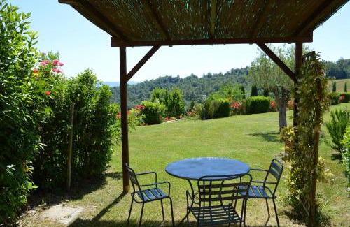 Asciano Apartment | Large apartment with shared swimming pool in Crete Senesi