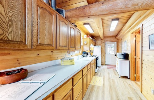 Joseph House | Large & attractive house right on the lake with private hot tub, wood stove