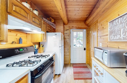 Joseph House | Large & attractive house right on the lake with private hot tub, wood stove
