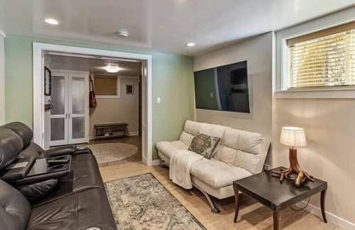 Liberty Wells House | Large Backyard w Hottub,Minutes from Liberty Park