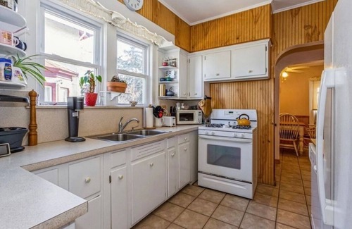 Long Beach House | Large Beach House. Close to NYC train, bars, clubs, restaurants