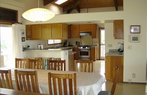 Kahuku House | Large Beachfront 5 Bedroom Home