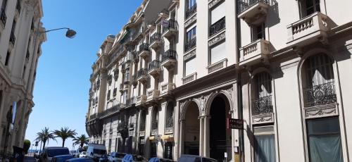 Nice City Centre Apartment | Large beautiful studio near the NEGRESCO HOTEL