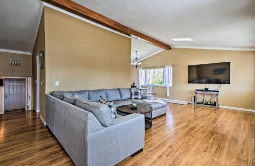Rogers House | Large Beaver Lake Hideaway with Deck on 7 Acres!