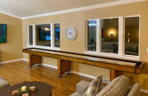 Rogers House | Large Beaver Lake Hideaway with Deck on 7 Acres!