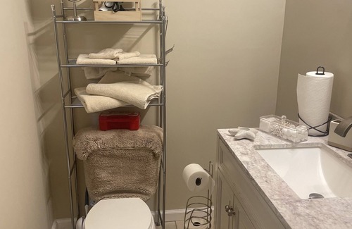 Ashley Oaks House | Large bedroom with full bath and walk in closet