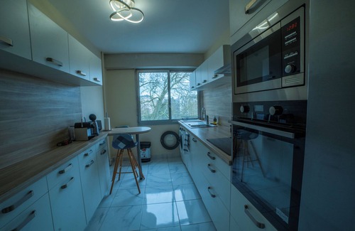 Angers Apartment | 🔹 ✨ Large Bright Apartment | 3 Bedrooms | Downtown + Parking 🚗