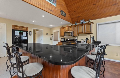 Rogers Cabin | Large Cabin Located on Deer Water Lake