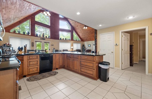 Rogers Cabin | Large Cabin Located on Deer Water Lake