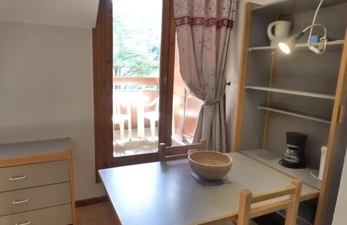 Brides-les-Bains Apartment | Large Cabin - STUDIO WITH BALCONY AND WIFI IN THE BRIDE CENTRE
