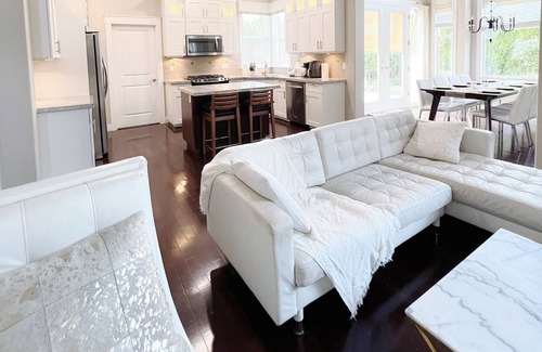 Willoughby House | Large Central 7 bed family home