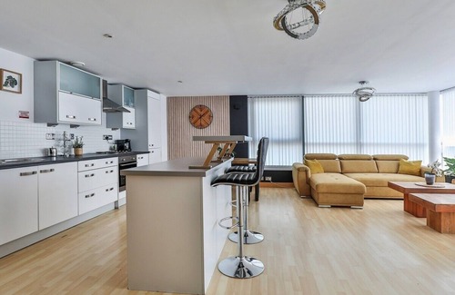 Leeds City Center Apartment | Large Central Penthouse in Leeds