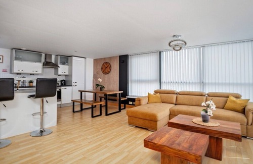 Leeds City Center Apartment | Large Central Penthouse in Leeds