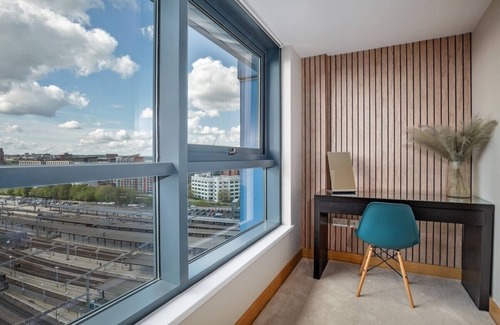 Leeds City Center Apartment | Large Central Penthouse in Leeds