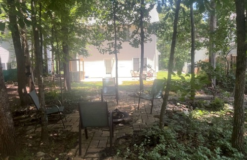 Steele Creek House | Large Charming Home in Charlotte- safe, family friendly, and close to Carowinds