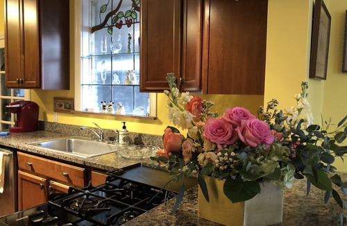 University District House | Large Charming Midtown 4000 f²,5 BR,8 beds,3.5 bath sleeps 14