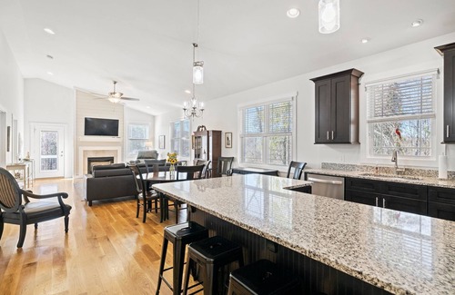 Hendersonville House | Large, Chef's Kitchen! Walk to Downtown, Breweries & the new Ecusta Trail