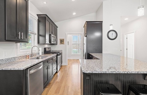 Hendersonville House | Large, Chef's Kitchen! Walk to Downtown, Breweries & the new Ecusta Trail