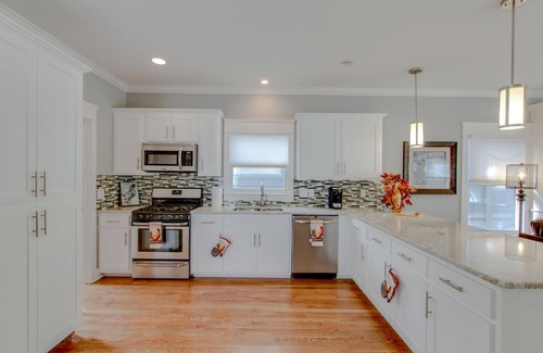 Hope Gardens House | Large City Home - 5 Min To Broadway - Sleeps 10