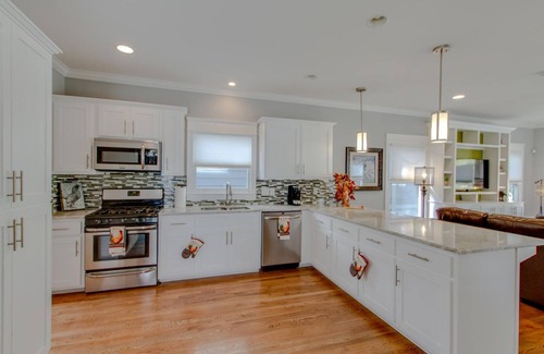 Hope Gardens House | Large City Home - 5 Min To Broadway - Sleeps 10