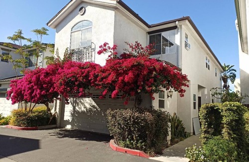 North Hollywood House | Large Clean Home in Safe Gated Community