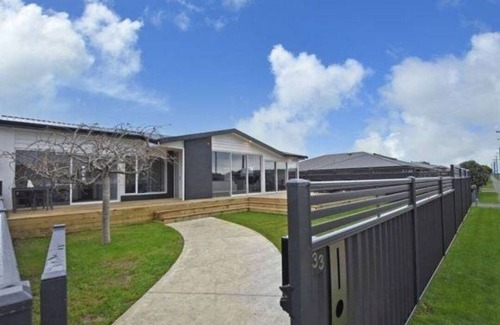 Invercargill House | Large Comfortable Modern 4 Bedroom Home