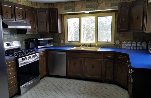 Waterbury House | Large, Comfortable, Retro 1970s Hillside Chalet