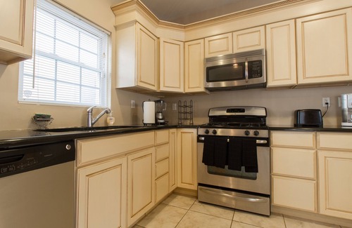 Queen Village House | Large + Comfortable! Great Location! Sleeps 9!