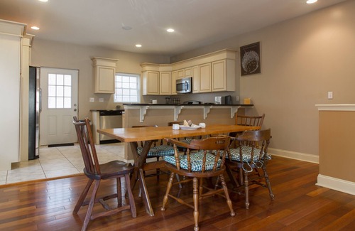 Queen Village House | Large + Comfortable! Great Location! Sleeps 9!