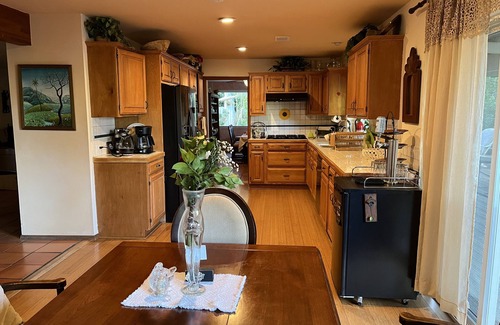 Sylvia Park House | Large Comfy Topanga Canyon Family Getaway near State Park and Pacific Ocean