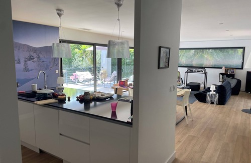 Mont Duplan House | Large contemporary house with pool/garden 3 min from Nîmes town center