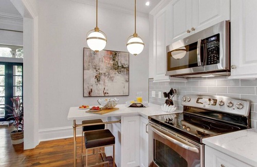 Historic Downtown Savannah House | Large Contemporary Savannah Retreat | Near Forsyth Park