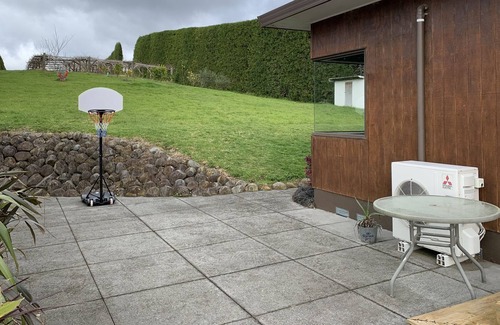 Katikati House | Large country house on orchard close to hot pools; bush walks and Waihi beach.