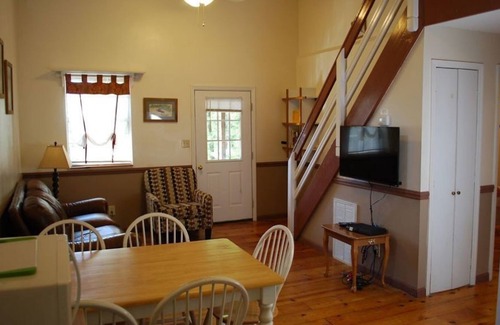 Benton House | Large Cozy Cabin in the moutains