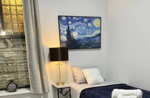 Troy Apartment | Large cozy, classic-3 min from RPI