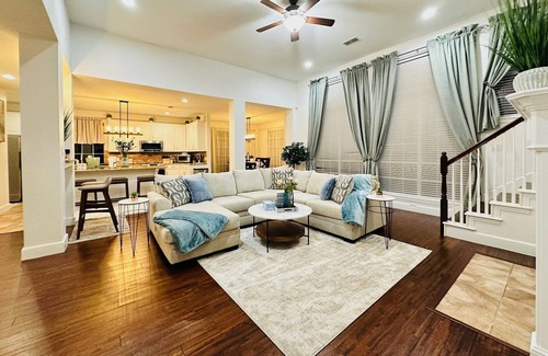 Allen House | Large Cozy Home
