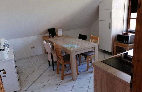 Sengwarden Apartment | Large vacation apartment with roof terrace in Wilhelmshaven, near the North Sea beach