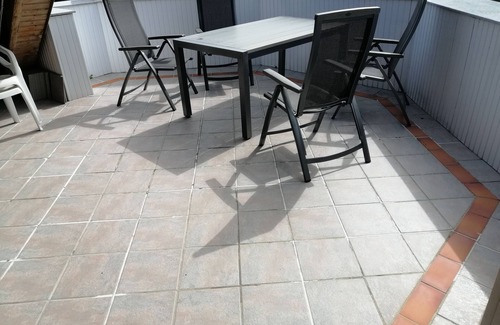 Sengwarden Apartment | Large vacation apartment with roof terrace in Wilhelmshaven, near the North Sea beach