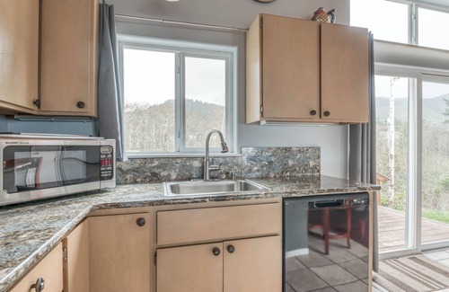 Rockaway Beach House | Large Deck at this Oceanfront home with Views of Twin Rocks, Beach and Lake