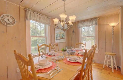 West Harwich House | Large Deck Fire Pit Dog Friendly Near Beach - Sleeps 10