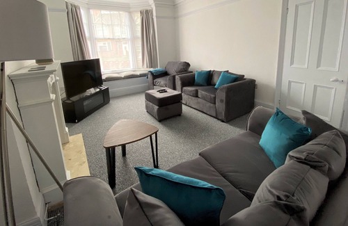 Wellingborough House | Large Detached Property sleeping up to 6 contractors or family groups of 9