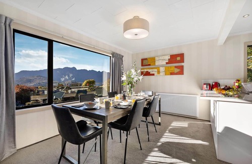 Fernhill House | LARGE DISTINCTIVE AND SPACIOUS FAMILY HOME