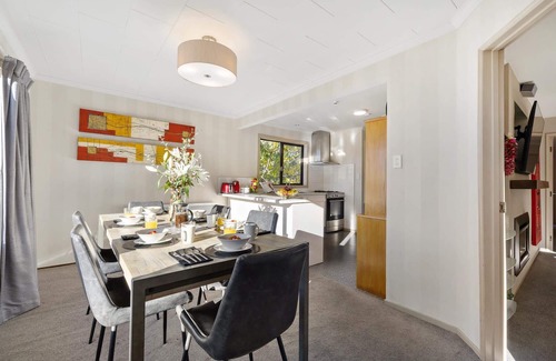 Fernhill House | LARGE DISTINCTIVE AND SPACIOUS FAMILY HOME